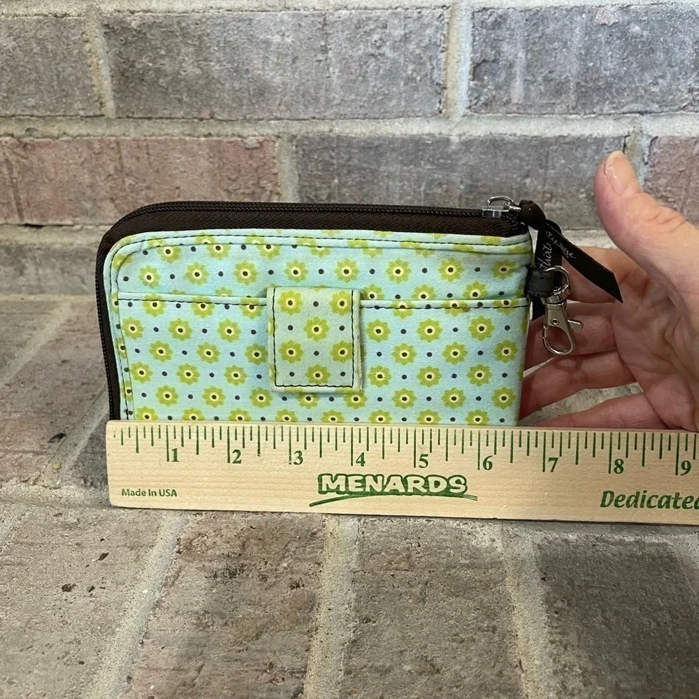 Thirty one - Picture 4 of 6